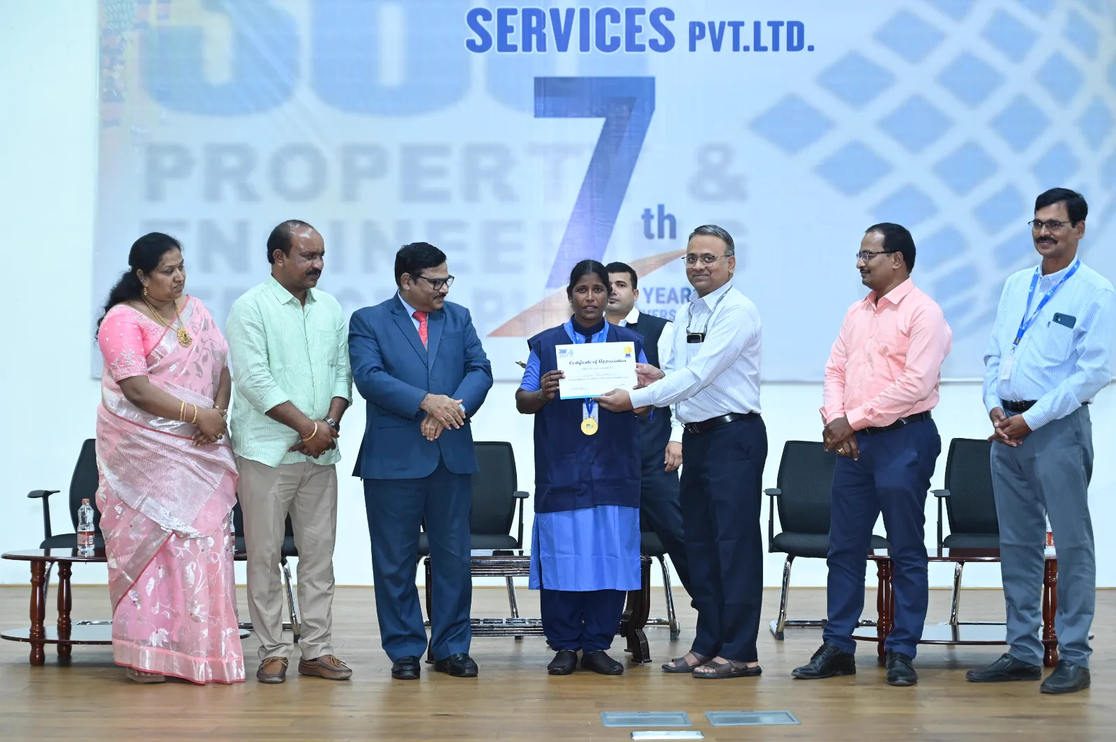 360 Degree employee receiving a certificate of appreciation